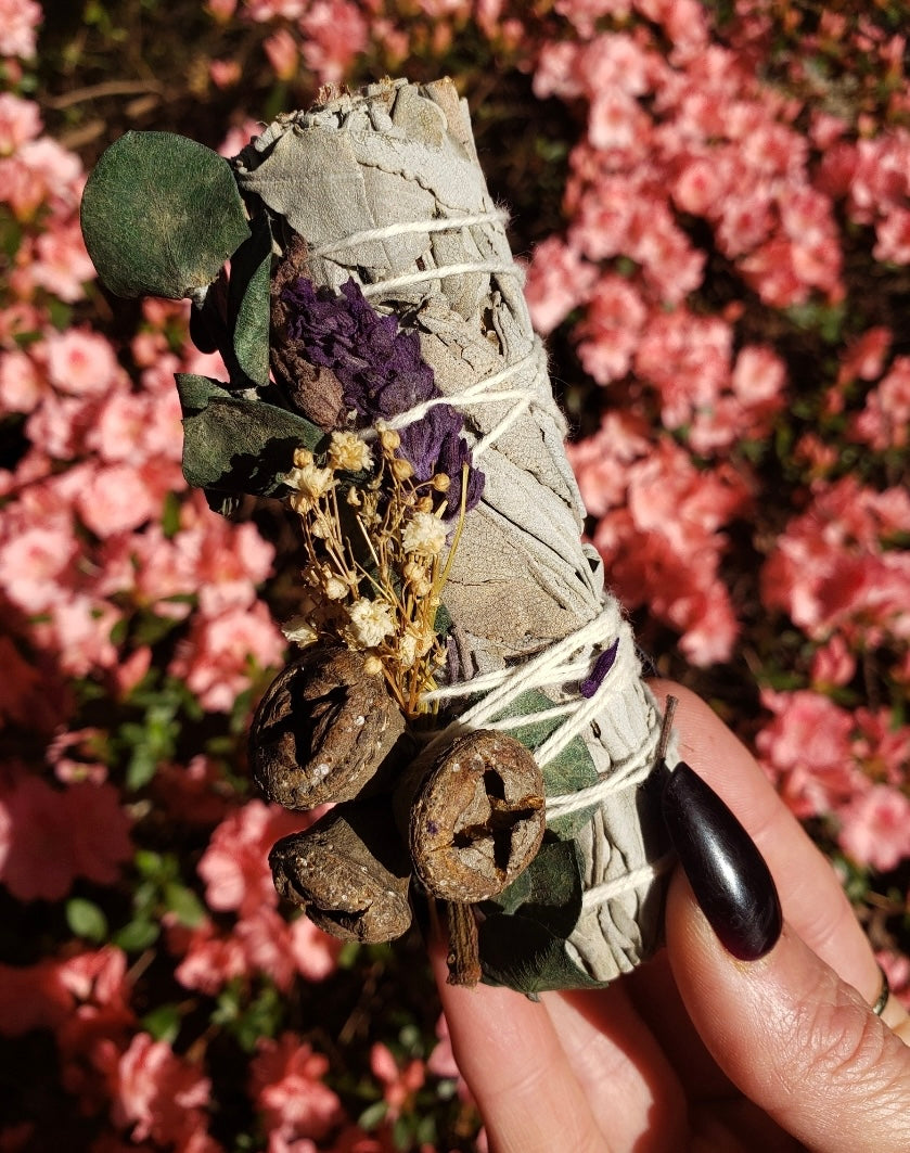 Blue Sage, Eucalyptus, Lavender & Baby's Breath 4" Smudge