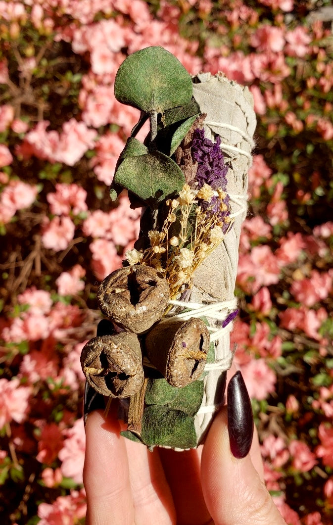 Blue Sage, Eucalyptus, Lavender & Baby's Breath 4" Smudge